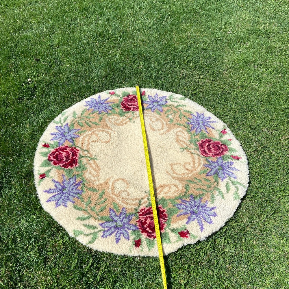 Floral Wool Latch Hook Rug - Picture 3 of 6